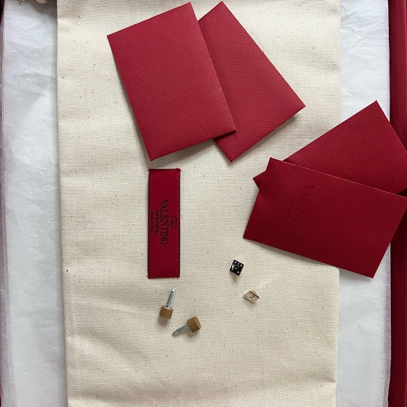 Valentino Garavani Leopard Rockstud Pumps - Picture 10 of 11